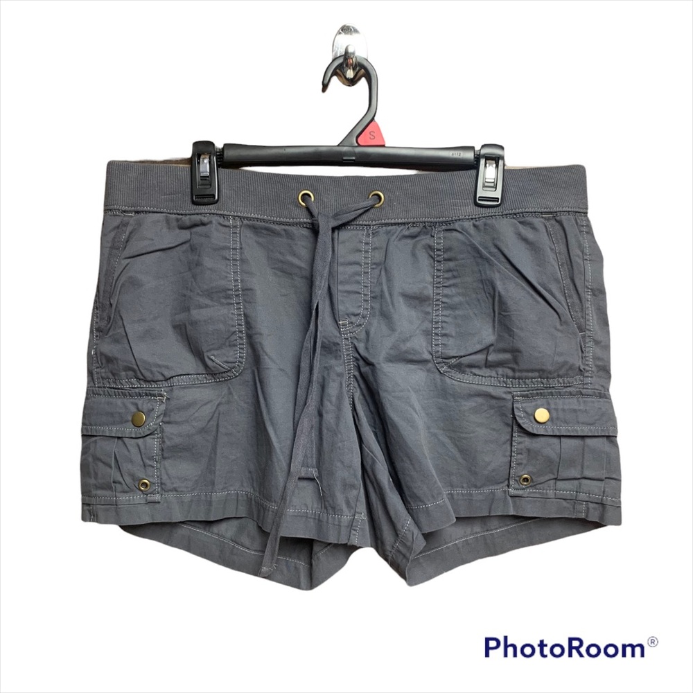 Old Navy low rise drawstring shorts with lots of pockets size Large